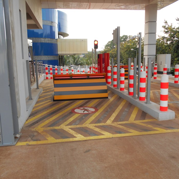 Instalace protiteroristické bariéry PeriGuard Wedge 6