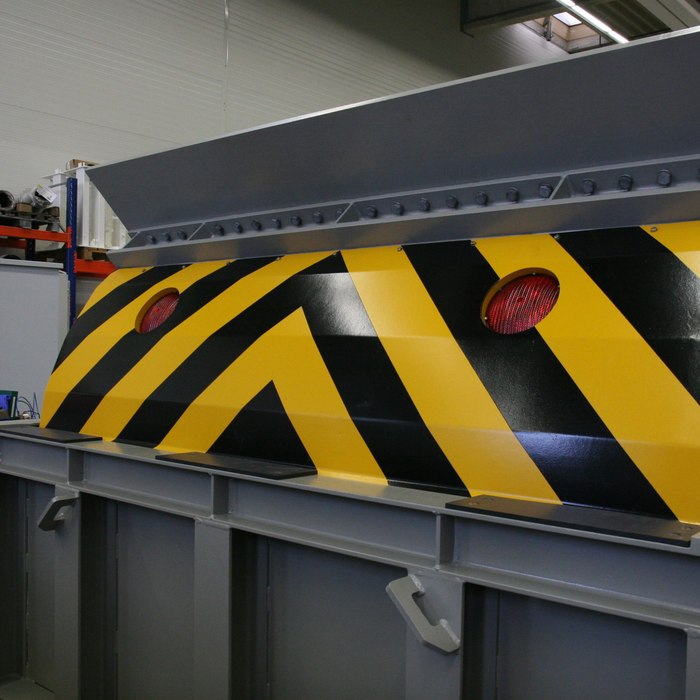 Instalace protiteroristické bariéry PeriGuard Wedge 2